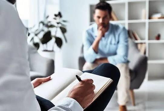 روش‌های درمانی در روانشناسی؛ خلاصه ای از روان‌درمانی تا روانکاوی